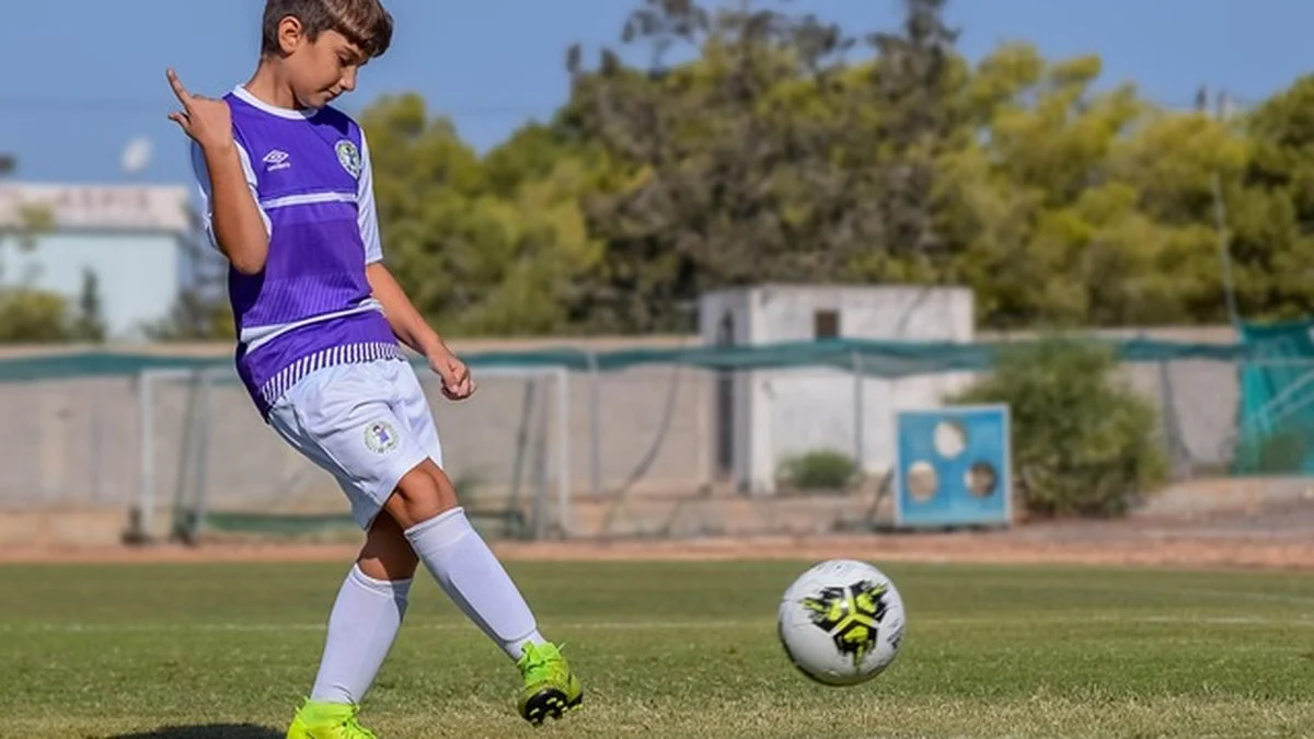 国际足联与球员工会达成里程碑协议赛程压力与体能管理受关注